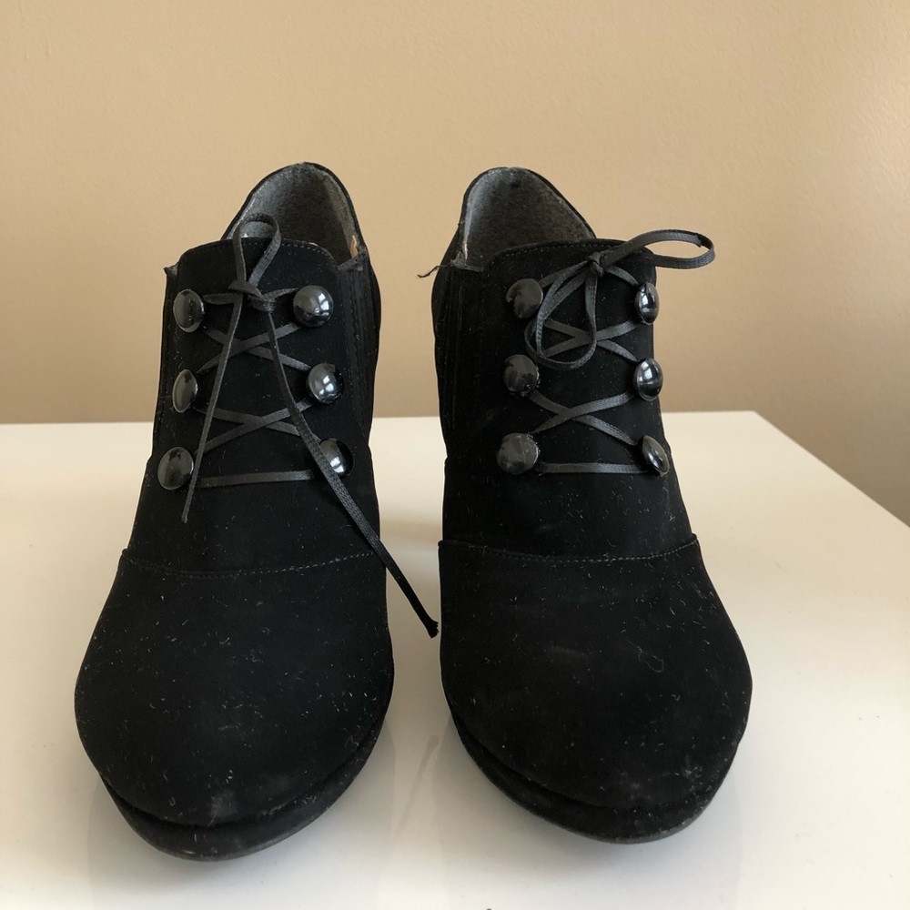 Black ankle booties !